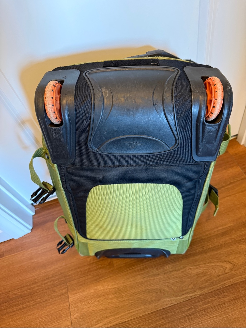 High Sierra Carry-On Suitcase - Picture 4 of 4